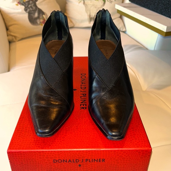 Donald J. Pliner Shoes - Bootie - Donald J Pliner Leta-01 Black Calf and Patent with Back Zip